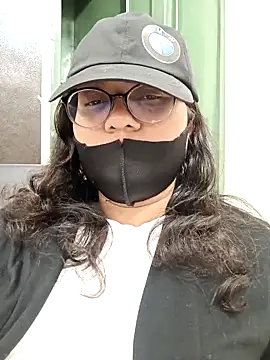 Snapshot of piryasharma005 chatting on March 8, 5:39 pm piryasharma005 online show from March 8, 5:39 pm