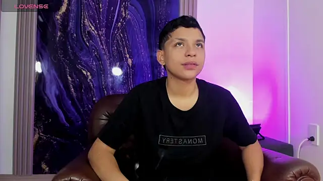 Snapshot of ale_clark chatting on January 15, 3:00 am ale clark online show from January 15, 3:00 am