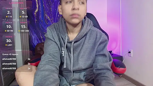 Snapshot of ale_clark chatting on February 3, 6:40 am ale clark online show from February 3, 6:40 am