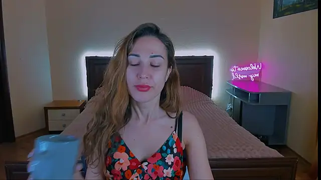 Snapshot of wise_ava chatting on March 25, 10:16 pm wise ava online show from March 25, 10:16 pm