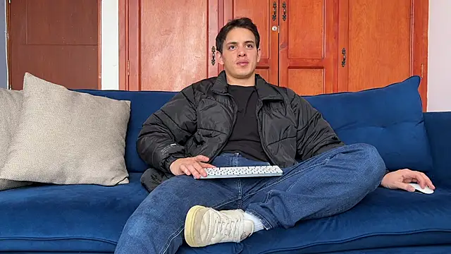 Snapshot of Enzho_liam chatting on February 9, 3:38 pm Enzho liam online show from February 9, 3:38 pm