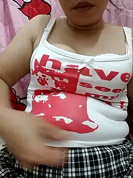 Snapshot of linhha23 chatting on March 24, 6:18 am linhha23 online show from March 24, 6:18 am