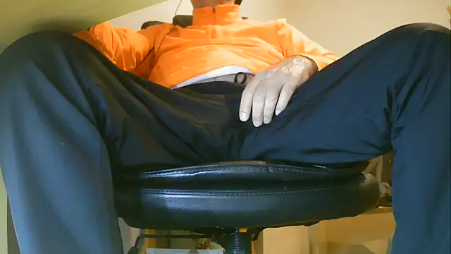 schlueppee64 online show from March 27, 8:19 pm