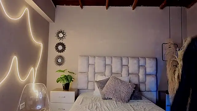  liiss online show from February 28, 11:11 am