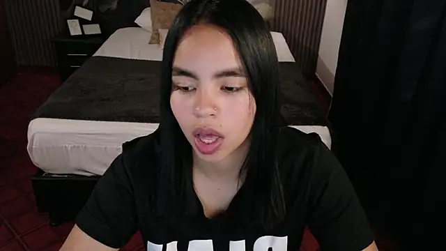 Snapshot of SofiaMante_ chatting on April 3, 7:23 pm SofiaMante online show from April 3, 7:23 pm
