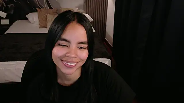 Snapshot of SofiaMante_ chatting on April 21, 1:42 am SofiaMante online show from April 21, 1:42 am