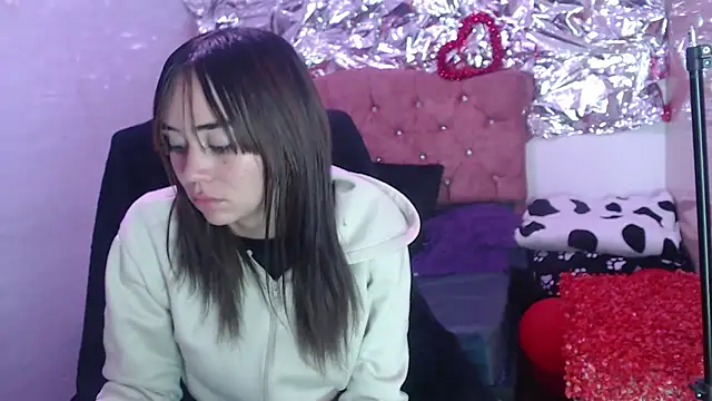 Snapshot of sofiaspring chatting on March 4, 6:36 pm sofiaspring online show from March 4, 6:36 pm