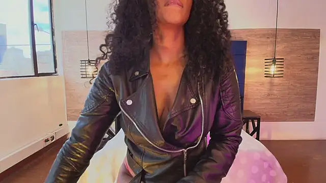Snapshot of Ellie-Alves chatting on April 7, 5:02 pm Ellie-Alves online show from April 7, 5:02 pm