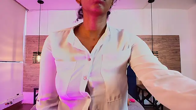 Snapshot of Ellie-Alves chatting on June 18, 5:06 pm Ellie-Alves online show from June 18, 5:06 pm