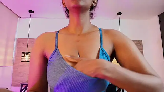 Snapshot of Ellie-Alves chatting on July 3, 2:34 pm Ellie-Alves online show from July 3, 2:34 pm