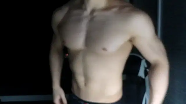 Snapshot of madisonboy chatting on January 16, 10:58 pm madisonboy online show from January 16, 10:58 pm