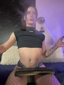 Snapshot of Alana_Stone chatting on May 24, 6:46 pm Alana Stone online show from May 24, 6:46 pm