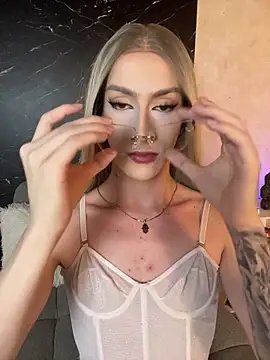 Alana Stone online show from August 6, 6:10 pm