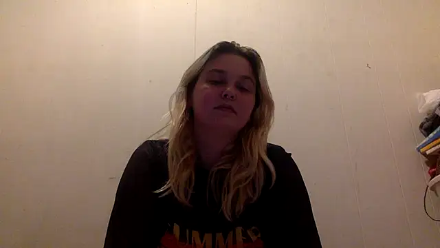 Snapshot of NeedyQueen chatting on February 5, 5:23 am NeedyQueen online show from February 5, 5:23 am