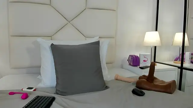 Snapshot of SofiaBank chatting on February 24, 7:23 pm SofiaBank online show from February 24, 7:23 pm