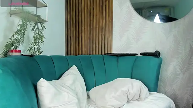 Snapshot of Nicki_Ripperton chatting on March 15, 3:12 am Nicki Ripperton online show from March 15, 3:12 am