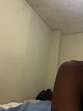 Snapshot of BigAndBeaut chatting on March 31, 7:20 am BigAndBeaut online show from March 31, 7:20 am