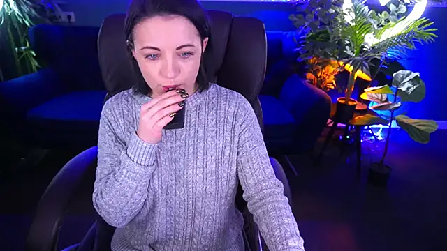 Dafni Monn online show from January 13, 7:11 am