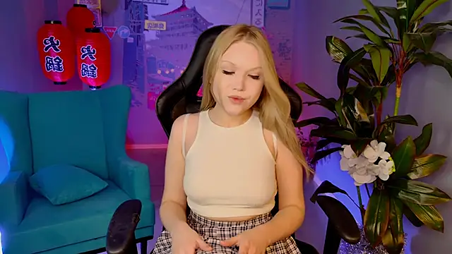 Snapshot of ChloeWhite chatting on January 11, 2:00 pm ChloeWhite online show from January 11, 2:00 pm