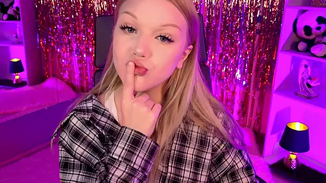 Snapshot of ChloeWhite chatting on March 27, 4:07 pm ChloeWhite online show from March 27, 4:07 pm