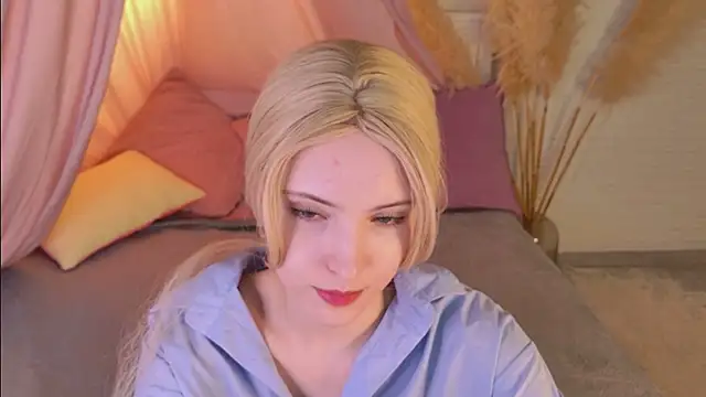 Snapshot of Yayaa_Love chatting on March 23, 6:39 am Yayaa Love online show from March 23, 6:39 am