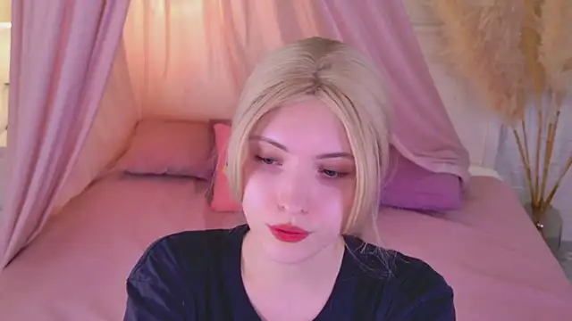 Snapshot of Yayaa_Love chatting on March 27, 1:55 pm Yayaa Love online show from March 27, 1:55 pm