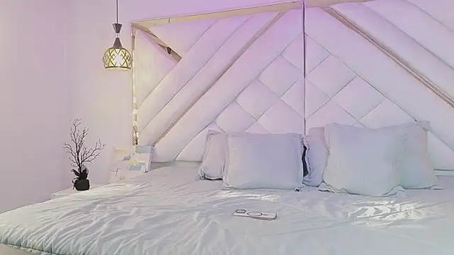 zoevg online show from February 9, 12:09 pm