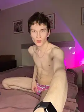 Snapshot of Eric_Dark chatting on March 8, 7:39 pm Eric Dark online show from March 8, 7:39 pm