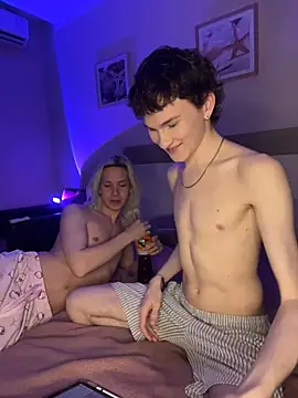 Snapshot of Eric_Dark chatting on March 28, 6:40 pm Eric Dark online show from March 28, 6:40 pm