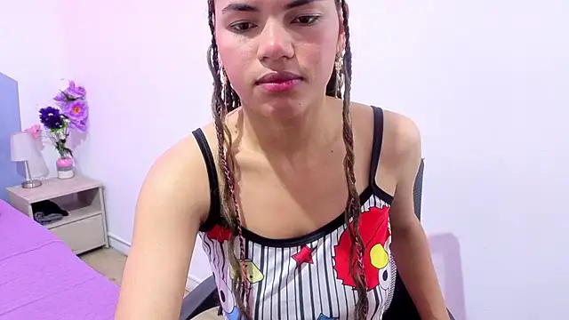 revecacruz  online show from February 9, 4:00 pm