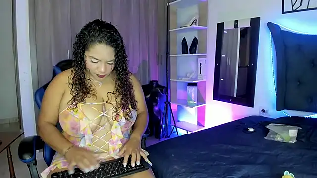Snapshot of _lissa_02 chatting on March 31, 2:13 am lissa 02 online show from March 31, 2:13 am