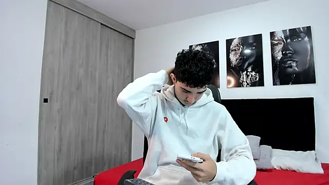 Alejo Grey online show from February 6, 12:30 pm