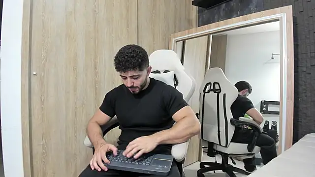Thiago moretti online show from July 18, 3:33 am