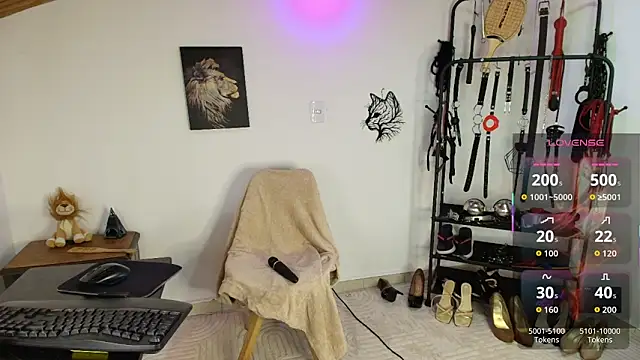 Snapshot of ariannaconnor_ chatting on February 22, 12:36 pm ariannaconnor online show from February 22, 12:36 pm