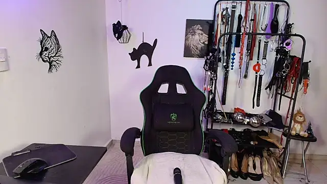 Snapshot of ariannaconnor_ chatting on March 27, 1:33 pm ariannaconnor online show from March 27, 1:33 pm