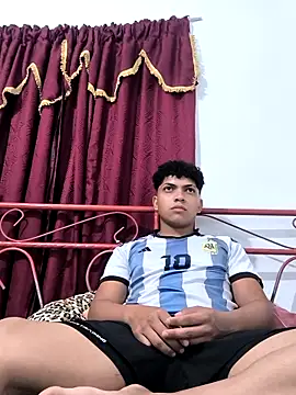 Snapshot of VersedChip chatting on February 7, 12:03 am VersedChip online show from February 7, 12:03 am