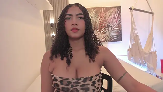 Snapshot of ailann_ chatting on February 12, 7:53 pm ailann online show from February 12, 7:53 pm