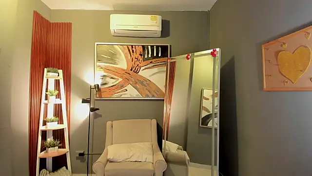 Snapshot of ailann_ chatting on March 25, 7:42 pm ailann online show from March 25, 7:42 pm