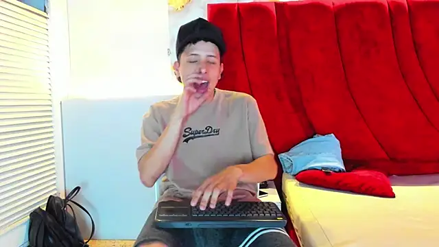 ESTEBAN 2102 online show from January 17, 7:39 pm