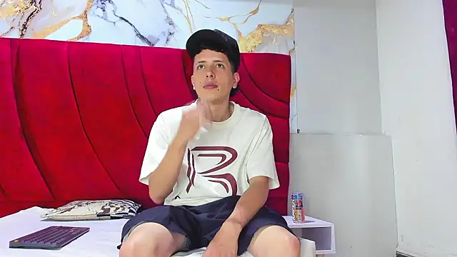 ESTEBAN 2102 online show from February 4, 7:31 pm