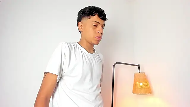 Skinnyfucked online show from March 11, 12:05 am