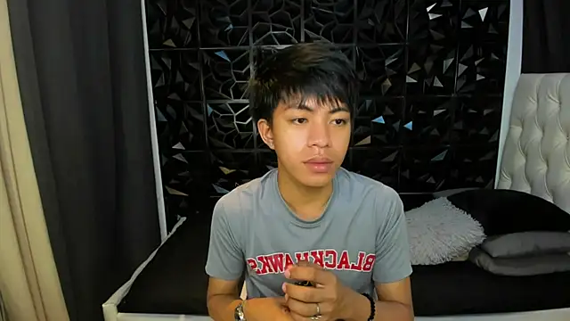 davincihugecock online show from March 26, 7:08 pm