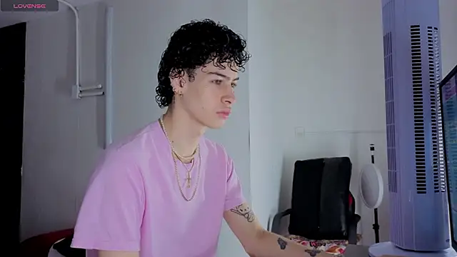 Snapshot of nova_salvatore chatting on March 1, 2:24 am nova salvatore online show from March 1, 2:24 am