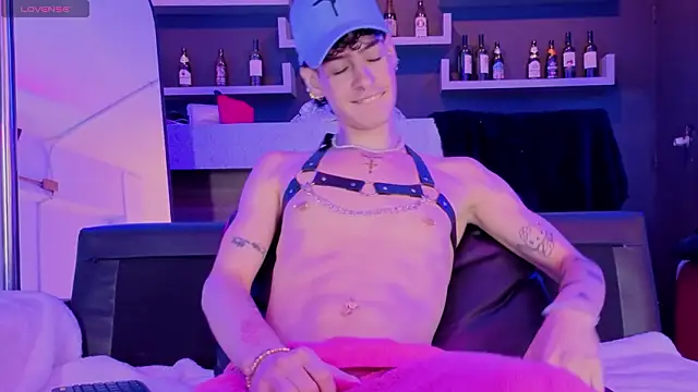 Snapshot of nova_salvatore chatting on March 2, 5:08 am nova salvatore online show from March 2, 5:08 am