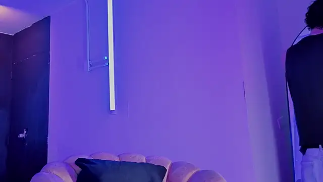 Snapshot of nova_salvatore chatting on March 28, 2:33 am nova salvatore online show from March 28, 2:33 am