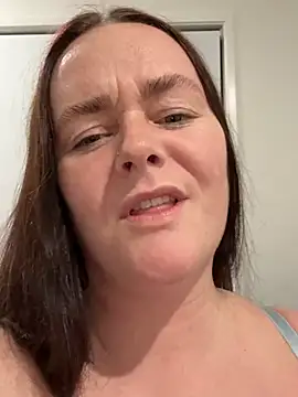 Snapshot of carinabro10 chatting on July 11, 8:39 am carinabro10 online show from July 11, 8:39 am