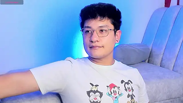 Theo Rowan online show from March 4, 8:48 pm