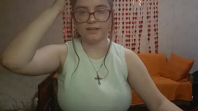 Snapshot of Miyabeee chatting on April 12, 7:57 am Miyabeee online show from April 12, 7:57 am