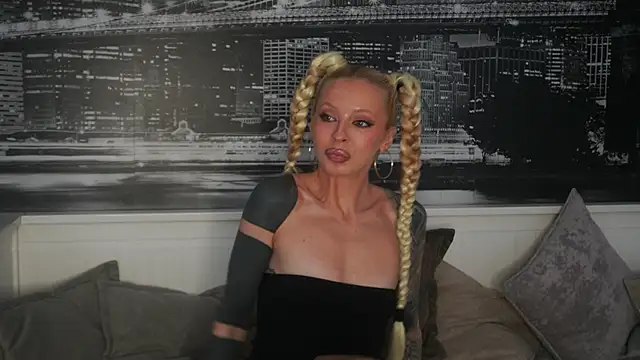 LanaReals online show from February 15, 10:03 am