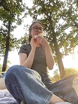 Persephone Kore online show from July 27, 4:25 pm